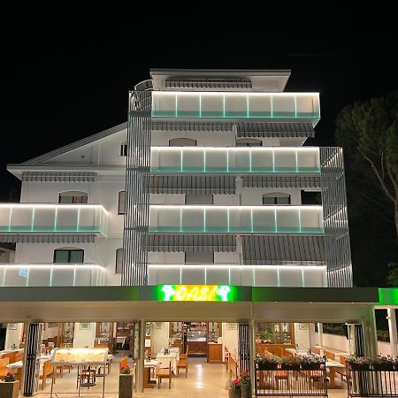 Hotel Oasi Lignano Sabbiadoro Exterior foto