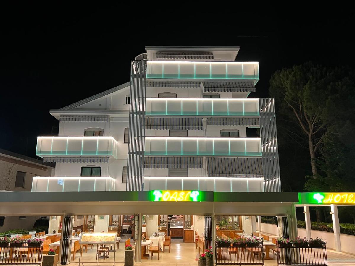 Hotel Oasi Lignano Sabbiadoro Exterior foto