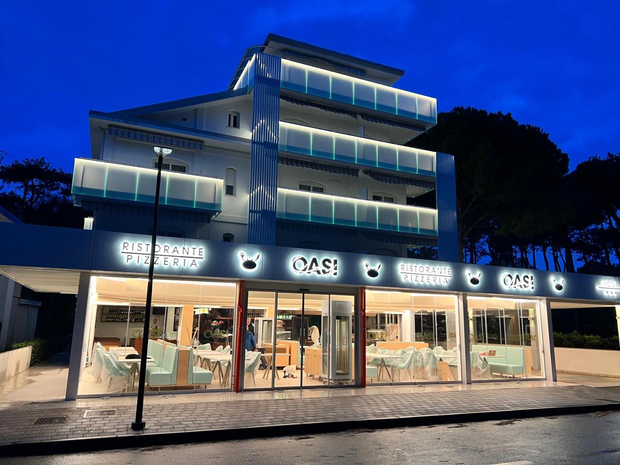 Hotel Oasi Lignano Sabbiadoro Exterior foto